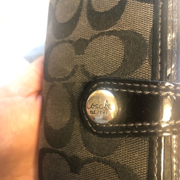 Simple Coach Wallet - Picture 5 of 5